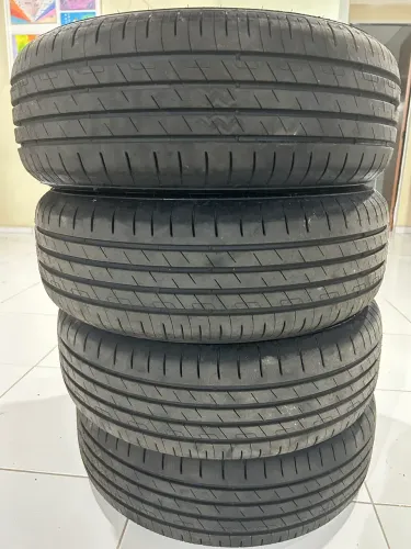 Vende pneus Good Year.