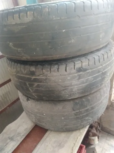 Lote 3 carcaças de pneus (no estado)