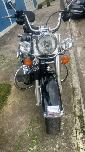 Motocicleta de fino trato ,muito bem conservada,top de linha ,não requer mais adjetivos .