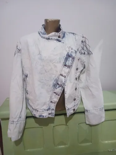 Jaqueta jeans feminina Tam. M