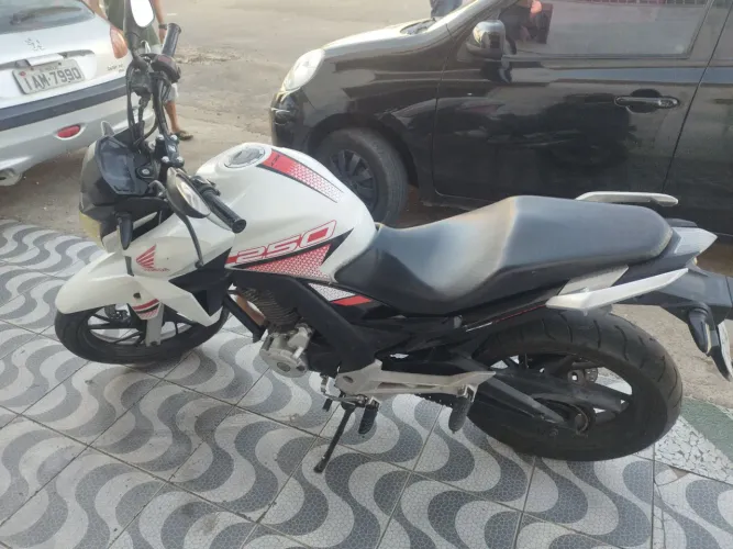 Moto de uso para passei e trabalho.