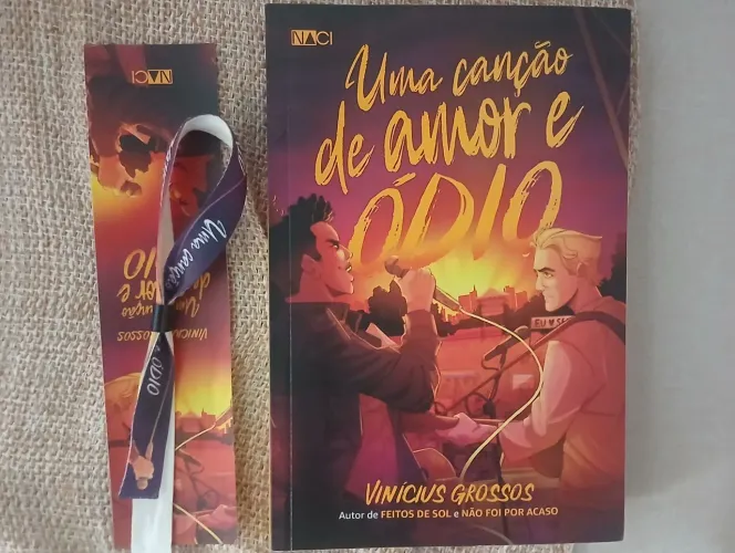 Uma Canção de Amor e Ódio + Livro Sortido