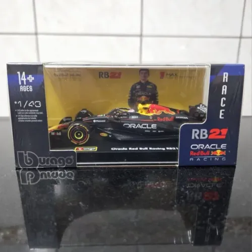 Miniatura Fórmula 1 Max Verstappen 1/43 - Red Bull Racing com capacete - Bburago