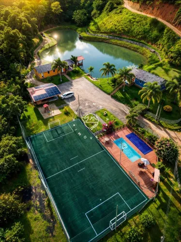 Sítio em Águas Mornas com lagoa privativa, 3 Casas e Potencial para pousada