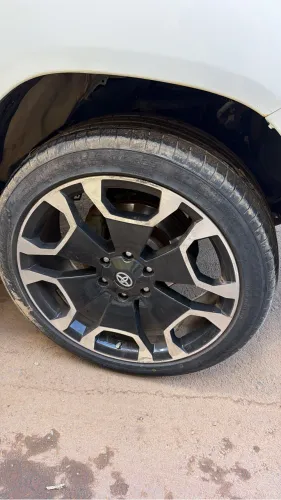 Rodas aro 22 Hilux Srx com pneus 90%
