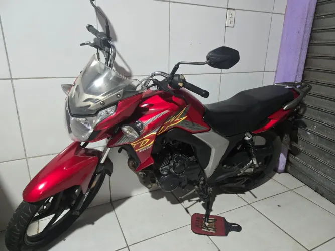 Vendo moto ou troco  me chama no WhatsApp *