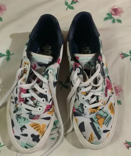 Tênis adidas pouco usado