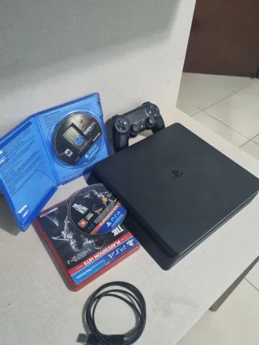 PS4 slim 1TB + 2 jogos + controle