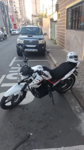 Moto elétrica com chá canivete e chave reserva carregador 220