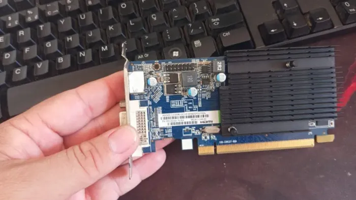Placa de Video Radeon HD 5450  1 giga
