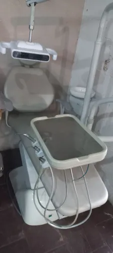 Cadeira odontológica Gnatus com led e braço acoplado