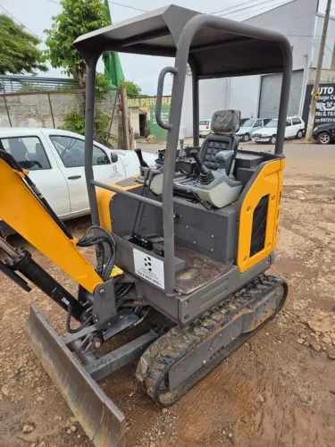Miniescavadeira FTP 2025 com 700 HORAS