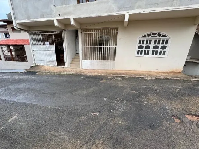 Casa na cidade de Marechal Floriano , próximo do centro