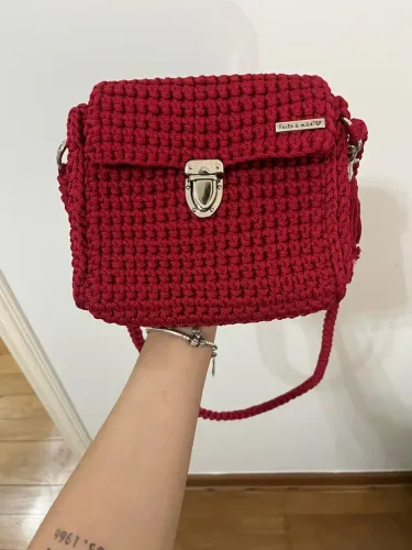 Bolsa crochê com chaveiro
