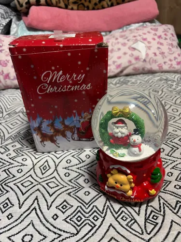 Globo de neve de natal com papai noel e boneco de neve , com luzes e músicas de natal