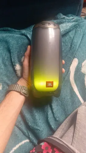 Vendo JBL PULSE 4 original a prova de água semi nova pega perfeitamente