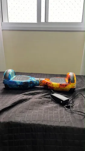 Vendo Hoverboard com chamas azul e laranja