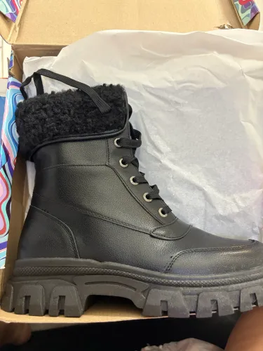 Bota estilo coturno