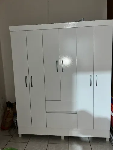 Roupeiro de 6 portas