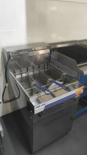 Bh fritadeira industrial 18000w Metvisa 380V trifásico
