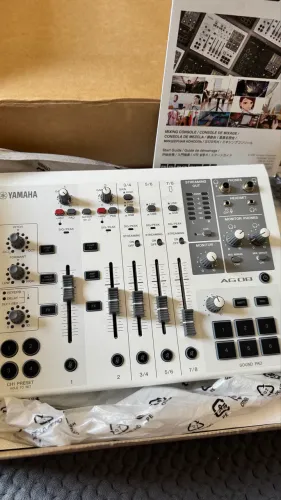 Mesa de Som Yamaha Para Live Streaming Gaming ao Vivo AGO8