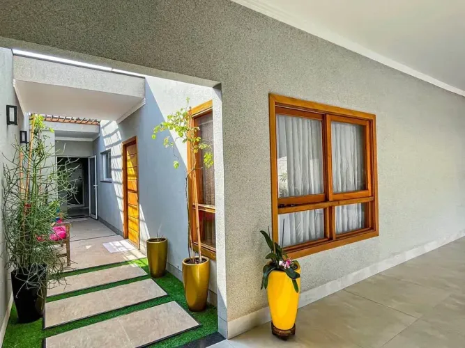 VENDE-SE BELÍSSIMA CASA EM OLÍMPIA/SP