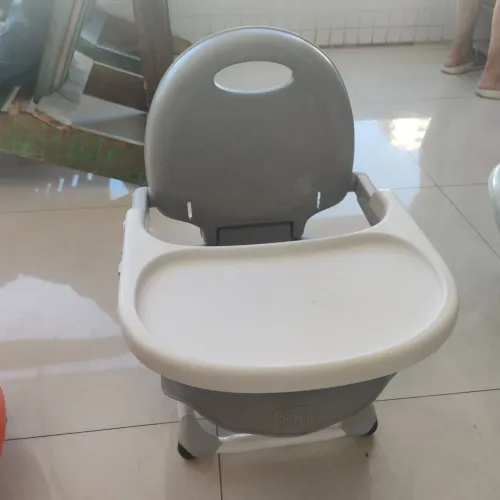 Cadeirinha portátil de refeição.
