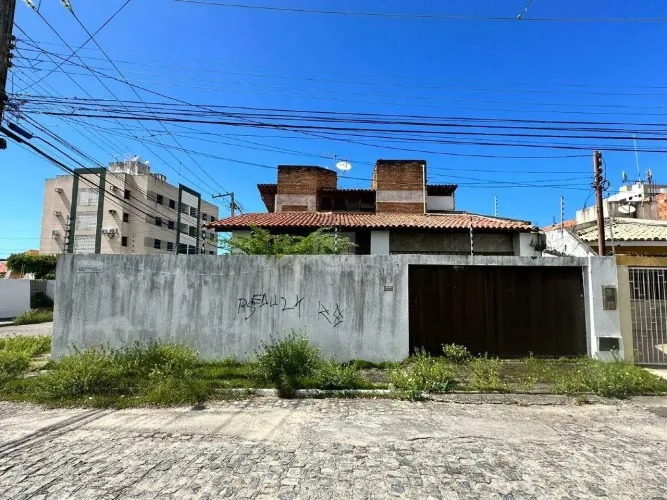Casa à venda na Farolândia com 4 quartos, 2 suítes - Aracaju - SE