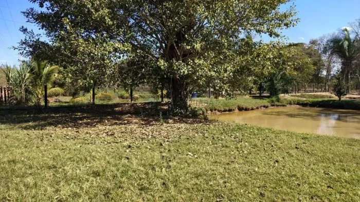 chácara de 2 hectares fundo com o rio Cuiabá na região da canoa quebrada no muni