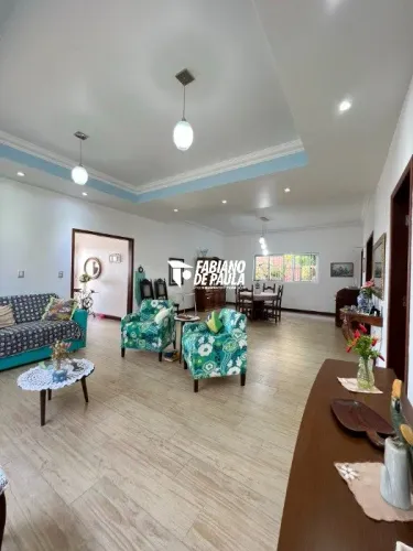 Fantástica casa numa localização super tranquila, com 5 quartos e banheira de hidromassage