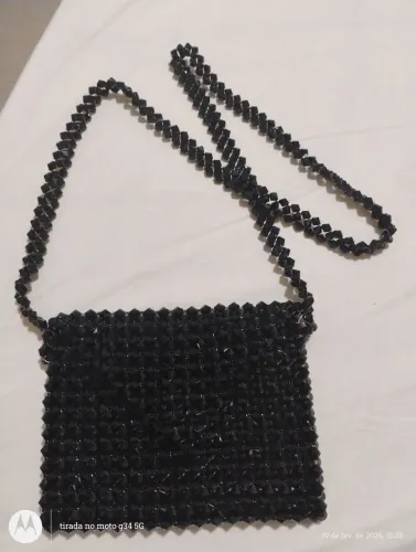 Bolsa feita de pedra de strass preta. Produzida por uma artesã alagoana.