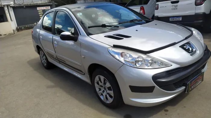 Peugeot 207 Sedan Passion XR 1.4 Flex 8V 4P 2011