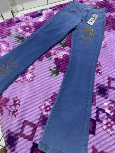 Roupas e sandálias novas