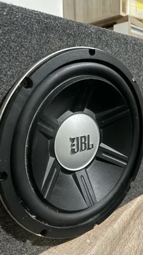 Caixa de Otima qualidade JBL