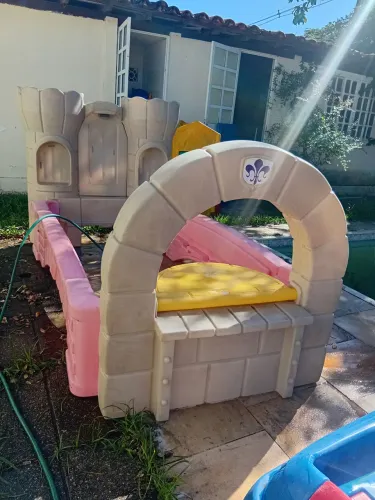 Cama de princesa em formato de castelo
