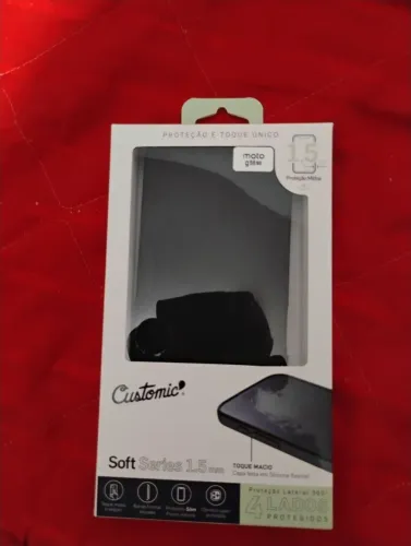 VENDE SE UMA CAPA PROTEÇÃO PRA UM CELULAR DA COR PRETO NOVO NA CAIXA SUPE LINDO MOTO G56