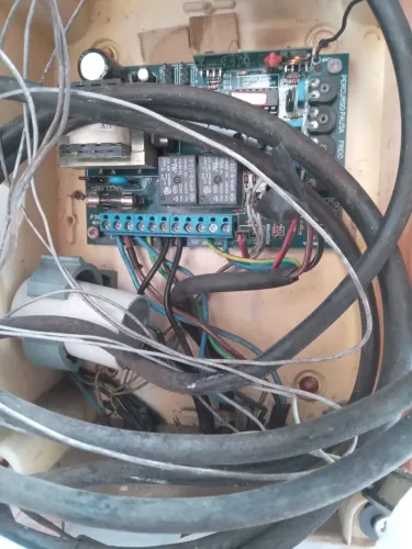 MOTOR DE PORTÃO ELETRÔNICO COM GRAMALHEIRA E PLACA DE. ELEVAÇÃO
