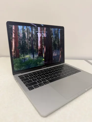 MacBook Pro 2019 13? Intel i5 8GB / 256GB