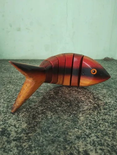 Peixe decorativo em madeira artesanal 29cm