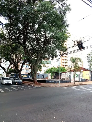 Terreno à venda em Maringá, Zona 07, com 600 m²