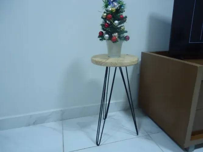 Mesinha de canto tripé