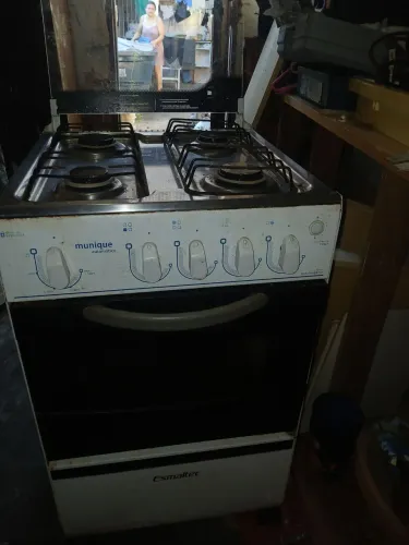 Fogão,seminovo,pouco usado