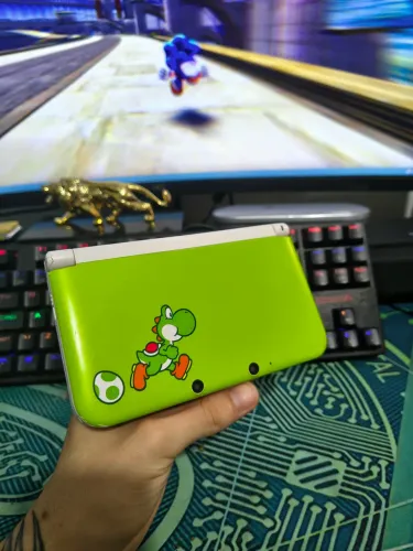Nintendo 3DS XL Edição Yoshi  Colecionador