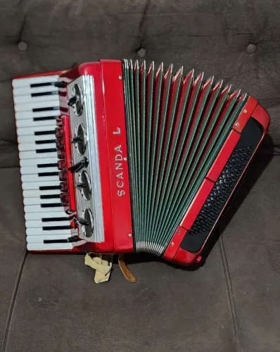 Acordeon/sanfona Scandalli 80 Baixos <br>Acrdeon/sanfona Scandalli 80 Baixos (Usado)
