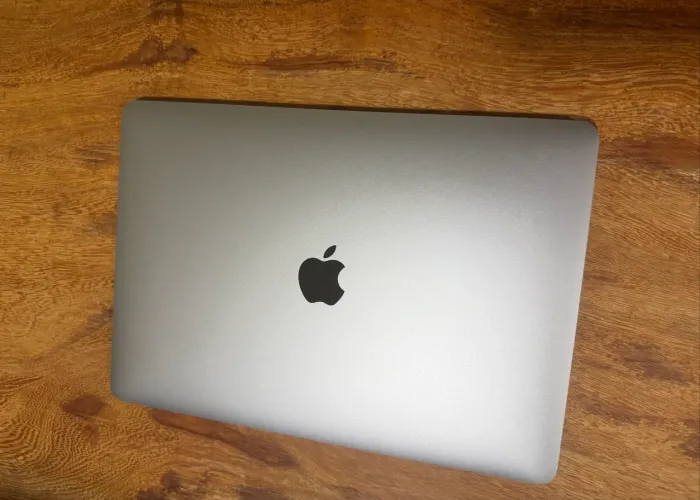 MacBook Air M1 | 16 GB RAM | 256 GB SSD | Estado de Novo