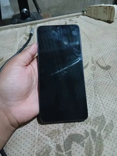 Eu quero troca pelo um iPhone  um A07 comprado dia 25 de abril de 2026 ainda não fez ano 