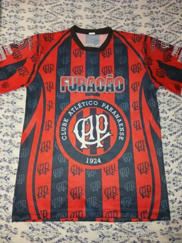 1 camiseta do Atlético paranaense <br>Tamanho G e M ambas 30 cada