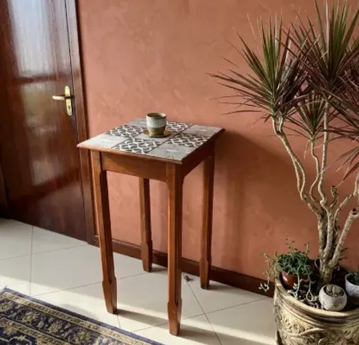 Mesa Bistrô em Madeira de Lei e Ladrilho Hidráulico - Arte e Exclusividade