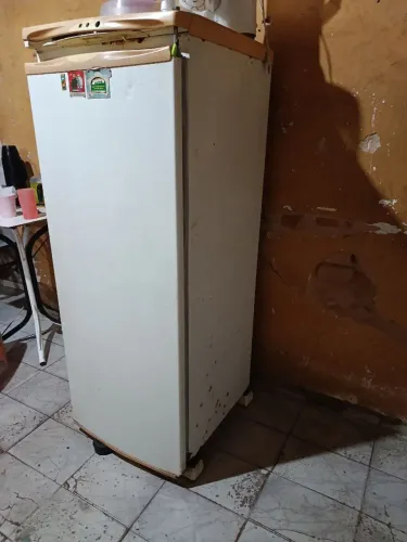 Vendo geladeira.