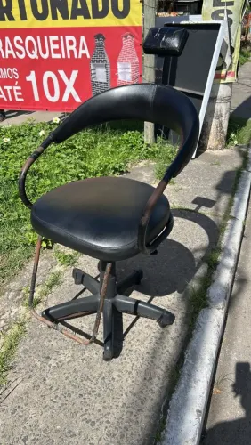 Vendo uma cadeira de barbeiro